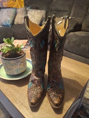 CORRAL Classic Brown Leather Western Boots with Turquoise Embroidery